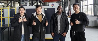 Ügyfelek látogatása Waxing gyár